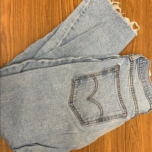 Levi’s Cropped Mom Jean